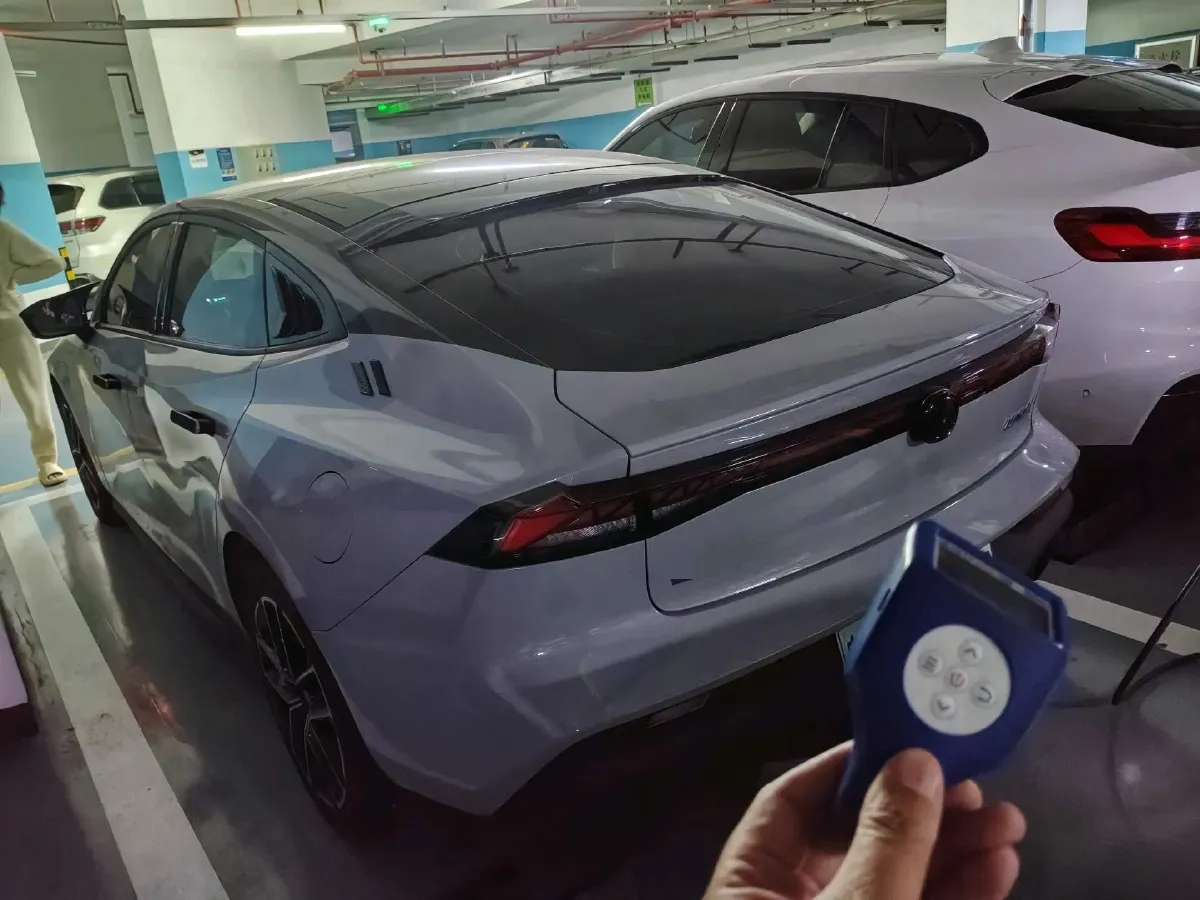 2024 ChangAn UNI-V iDD 1.5L 110HP L4 E-CVT PHEV 18.99KWH,autocango,china used car exporter,china ev exporter,chinese used car exporter,chinese used ev exporter