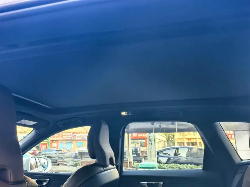 2021 Volvo XC60 2.0T 250HP L4 8AT,autocango,china used car exporter,china ev exporter,chinese used car exporter,chinese used ev exporter