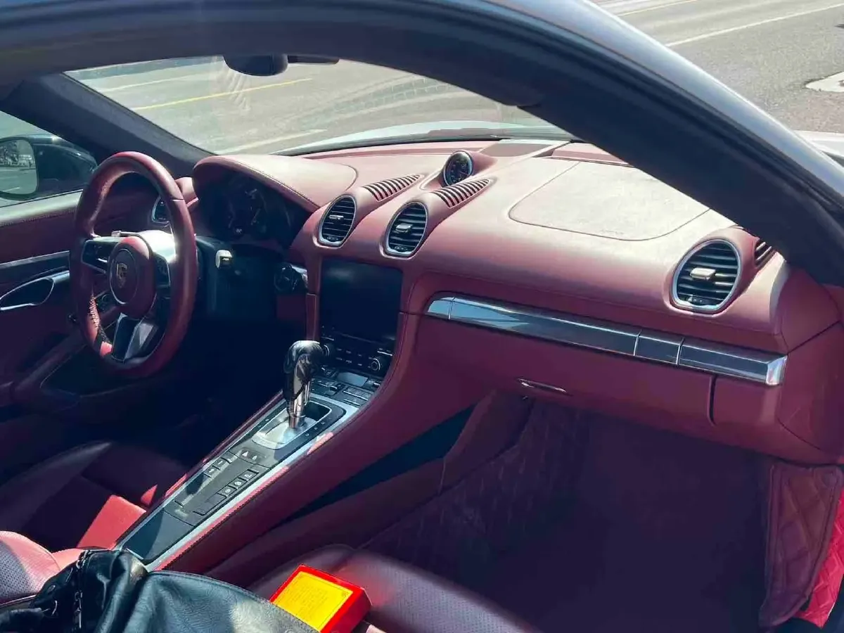 2022 Porsche 718 2.0T 250HP H4 7DCT,autocango,china used car exporter,china ev exporter,chinese used car exporter,chinese used ev exporter