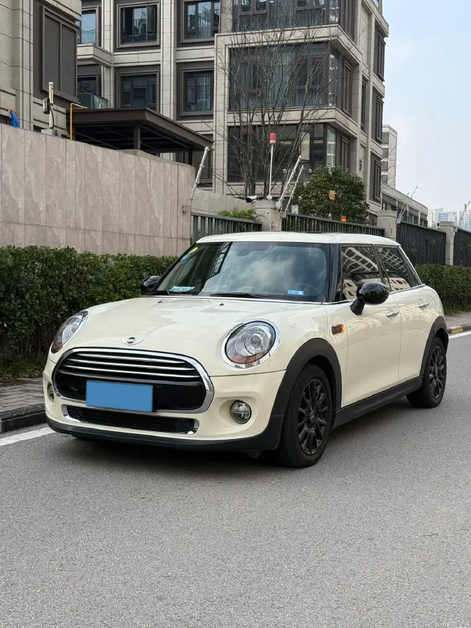 2016 MINI MINI 1.5T 136HP L3 6AT,autocango,china used car exporter,china ev exporter,chinese used car exporter,chinese used ev exporter