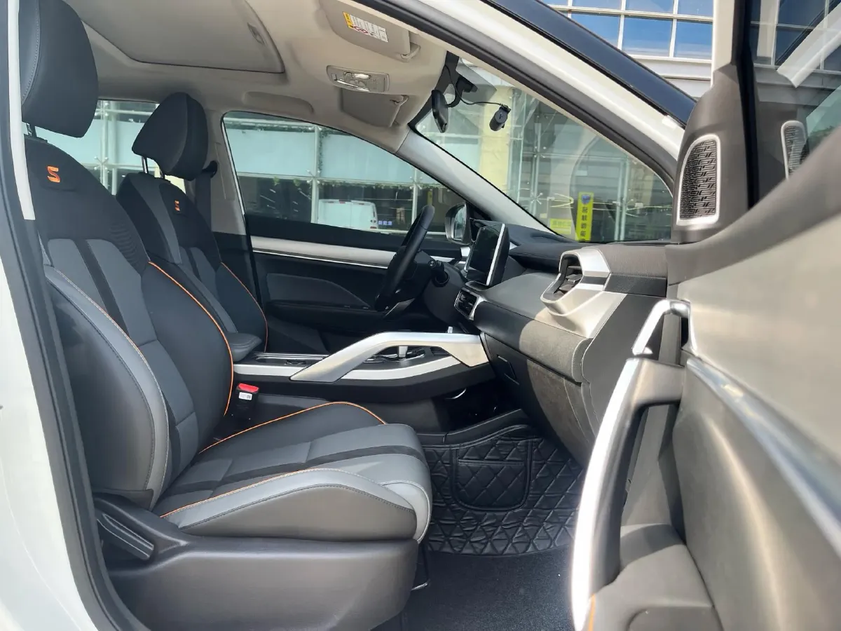 2023 Geely Coolray 1.5T 181HP L4 7DCT,autocango,china used car exporter,china ev exporter,chinese used car exporter,chinese used ev exporter