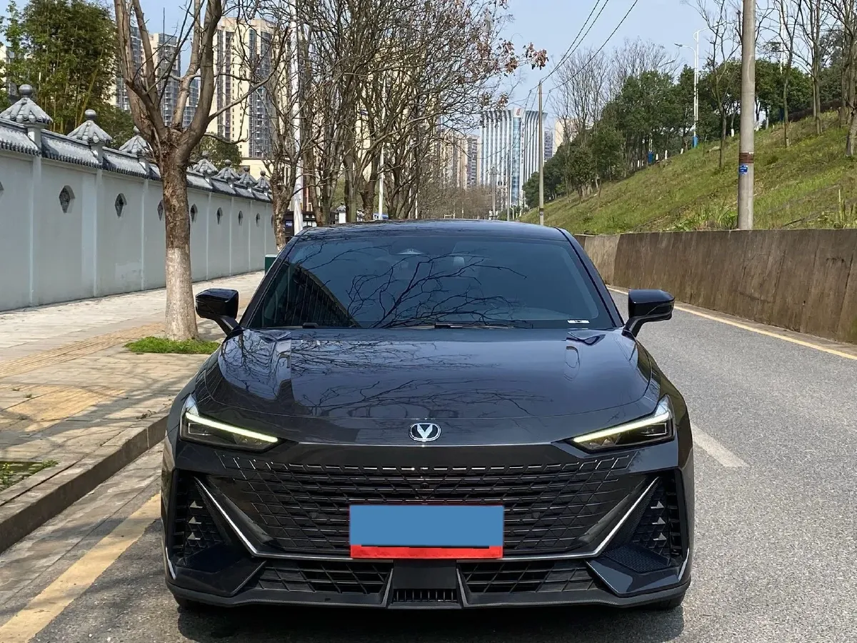 2023 ChangAn UNI-V 1.5T 188HP L4 7DCT,autocango,china used car exporter,china ev exporter,chinese used car exporter,chinese used ev exporter