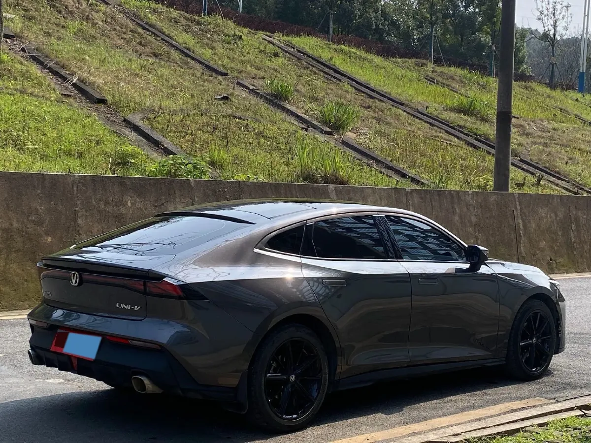 2023 ChangAn UNI-V 1.5T 188HP L4 7DCT,autocango,china used car exporter,china ev exporter,chinese used car exporter,chinese used ev exporter