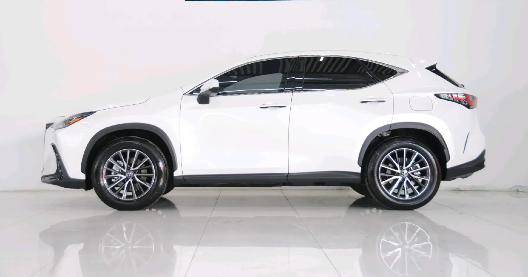 2022 Lexus NX 2.5L 192HP L4 E-CVT Hybrid,autocango,china used car exporter,china ev exporter,chinese used car exporter,chinese used ev exporter