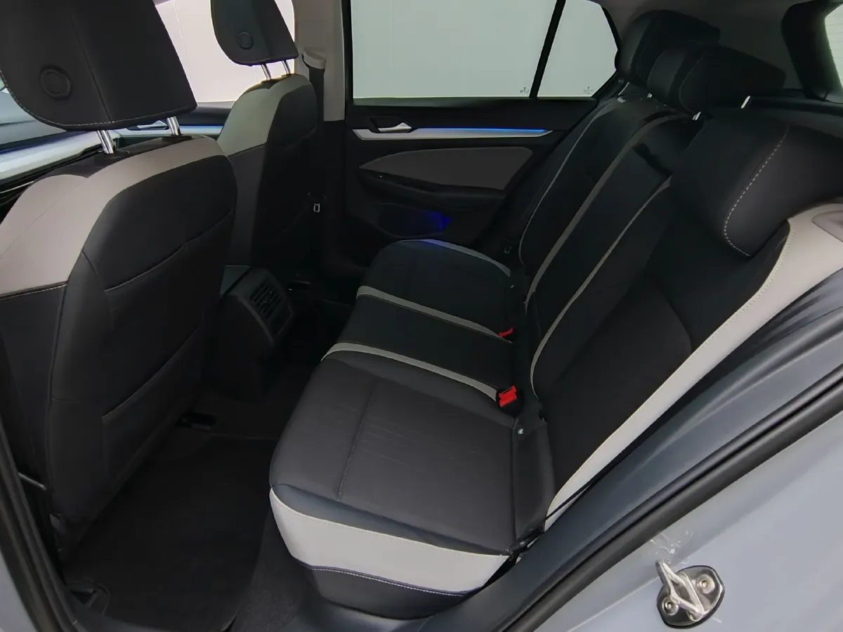 2023 Volkswagen Golf 1.4T 150HP L4 7DCT,autocango,china used car exporter,china ev exporter,chinese used car exporter,chinese used ev exporter