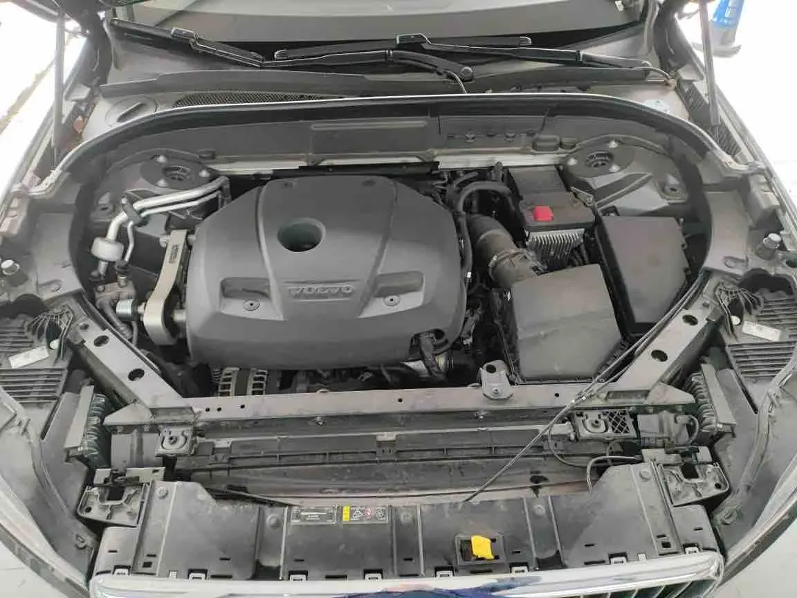 2021 Volvo XC60 2.0T 250HP L4 8AT,autocango,china used car exporter,china ev exporter,chinese used car exporter,chinese used ev exporter