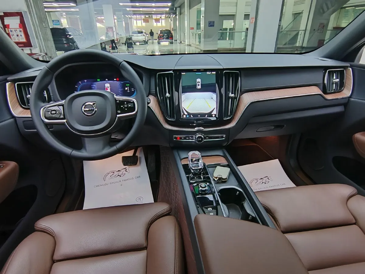 2024 Volvo XC60 PHEV 2.0T 310HP L4 8AT PHEV 18.8KWH,autocango,china used car exporter,china ev exporter,chinese used car exporter,chinese used ev exporter