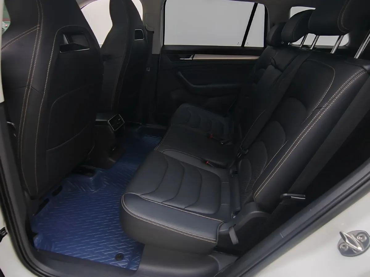 2022 Skoda Kodiak 2.0T 186HP L4 7DCT,autocango,china used car exporter,china ev exporter,chinese used car exporter,chinese used ev exporter