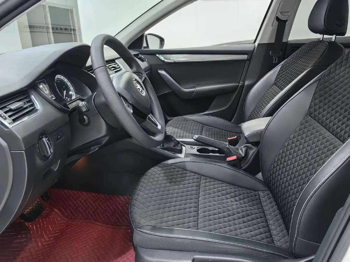 2019 Skoda Octavia 1.5L 116HP L4 6AT,autocango,china used car exporter,china ev exporter,chinese used car exporter,chinese used ev exporter