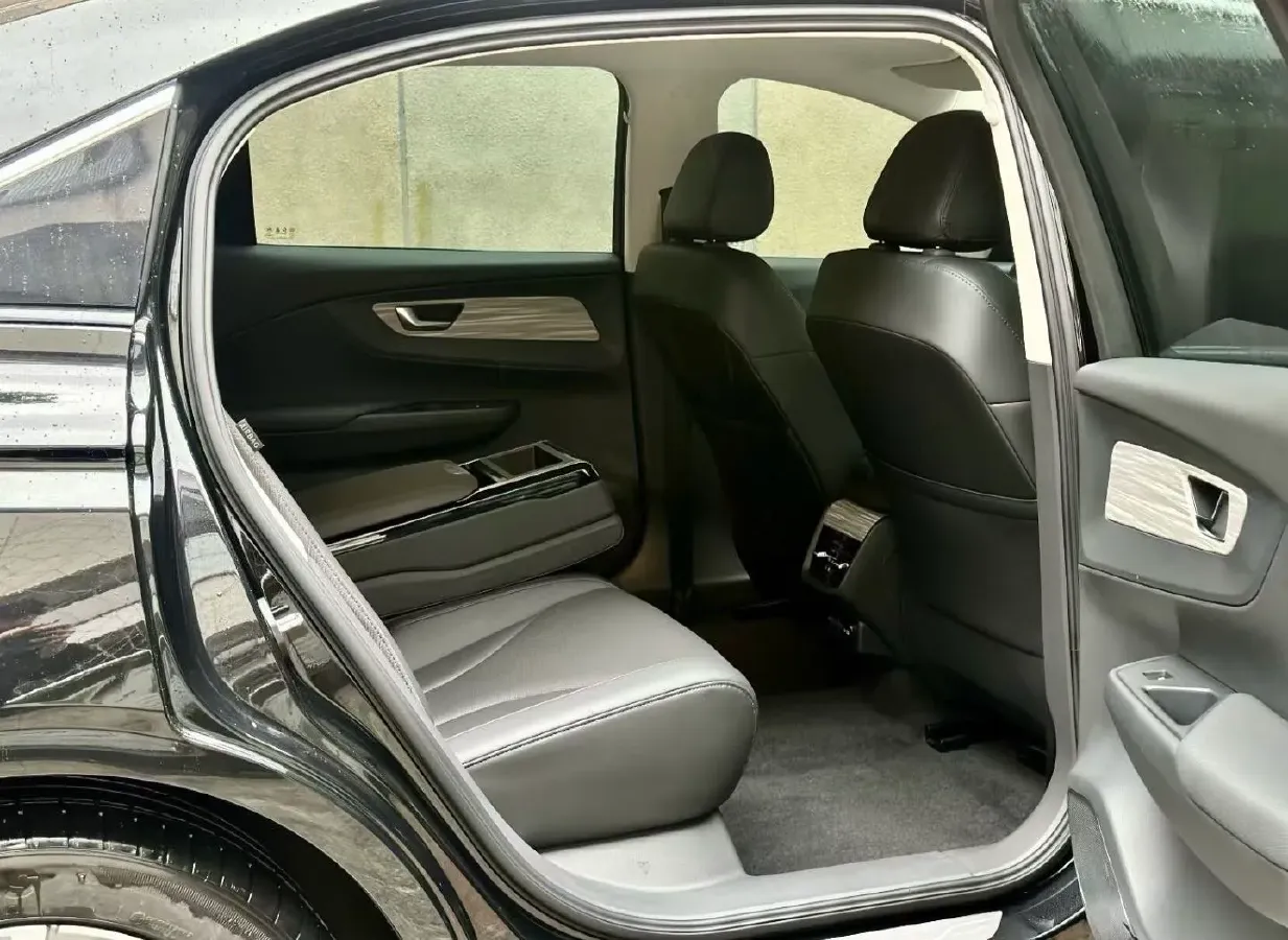 2023 HongQi E-QM5 BEV 74.9KWH,autocango,china used car exporter,china ev exporter,chinese used car exporter,chinese used ev exporter