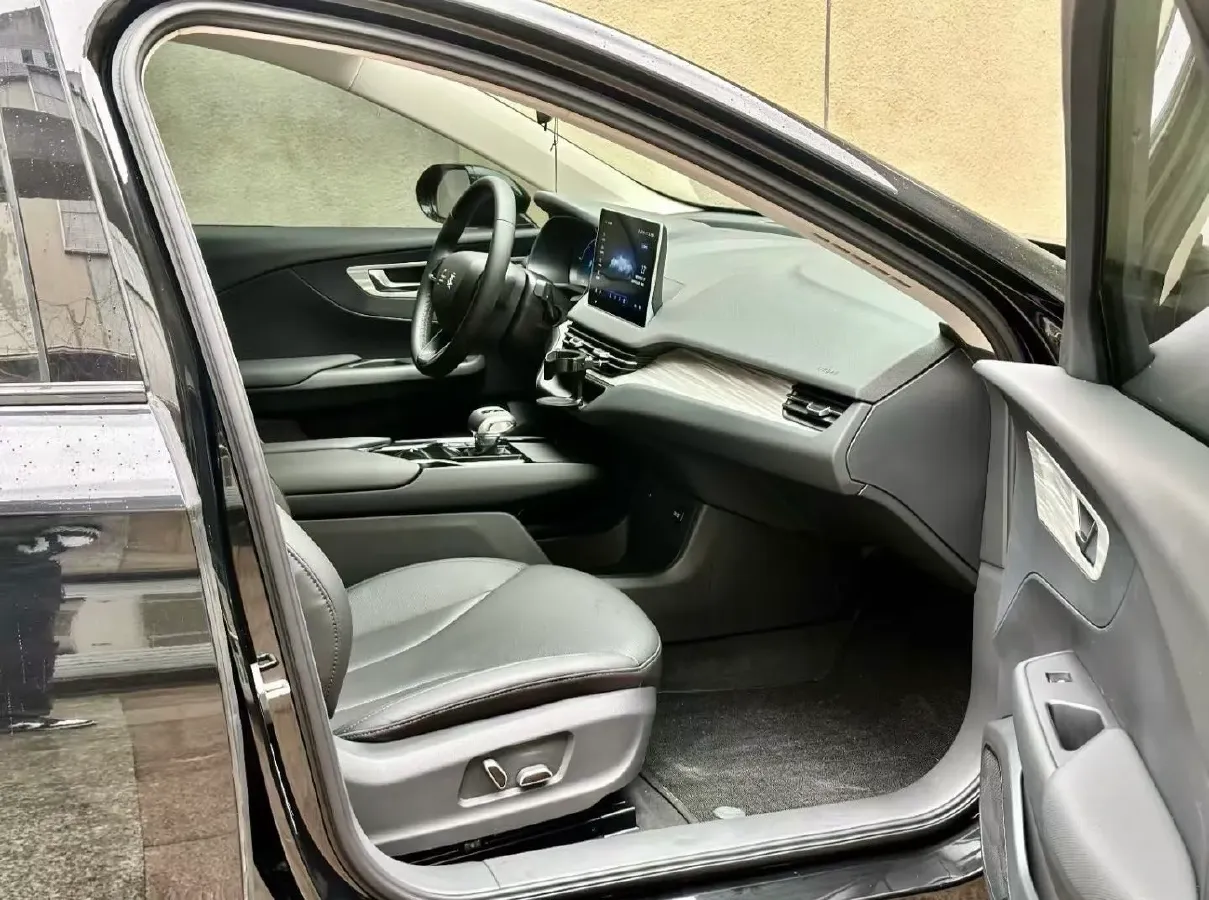 2023 HongQi E-QM5 BEV 74.9KWH,autocango,china used car exporter,china ev exporter,chinese used car exporter,chinese used ev exporter