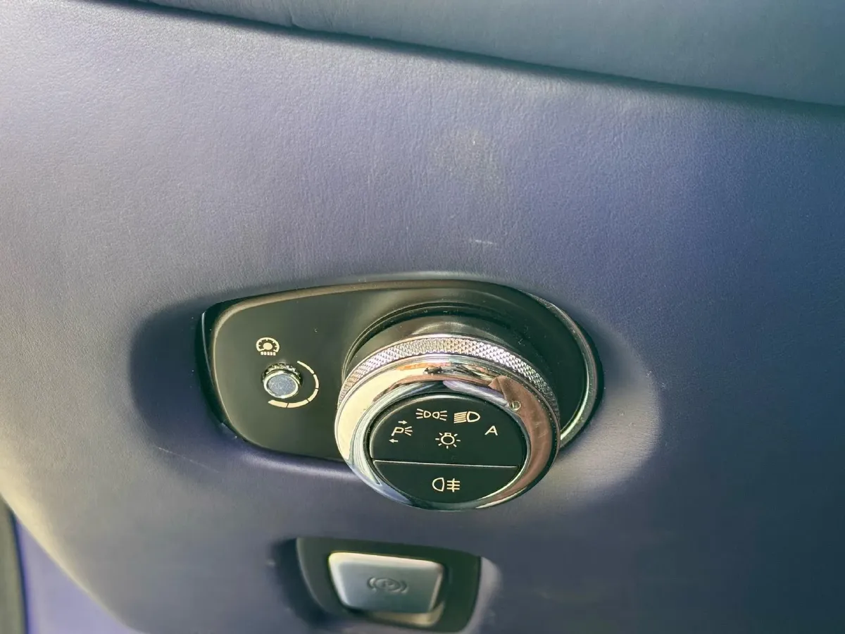 2019 Aston Martin DB11 4.0T 510HP V8 8AT,autocango,china used car exporter,china ev exporter,chinese used car exporter,chinese used ev exporter