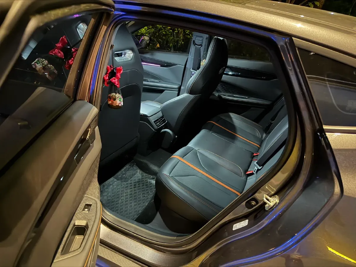 2025 ChangAn UNI-V 1.5T 192HP L4 7DCT,autocango,china used car exporter,china ev exporter,chinese used car exporter,chinese used ev exporter