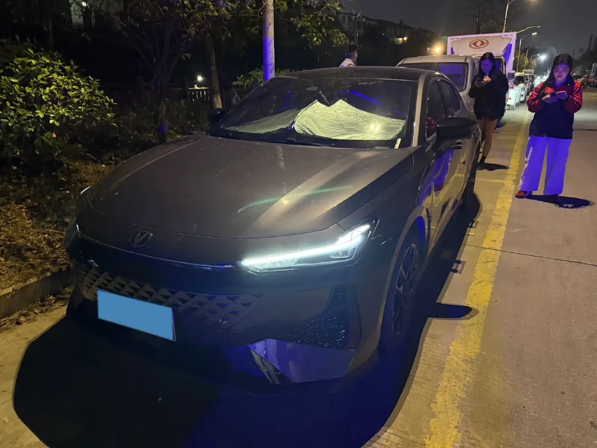 2025 ChangAn UNI-V 1.5T 192HP L4 7DCT,autocango,china used car exporter,china ev exporter,chinese used car exporter,chinese used ev exporter