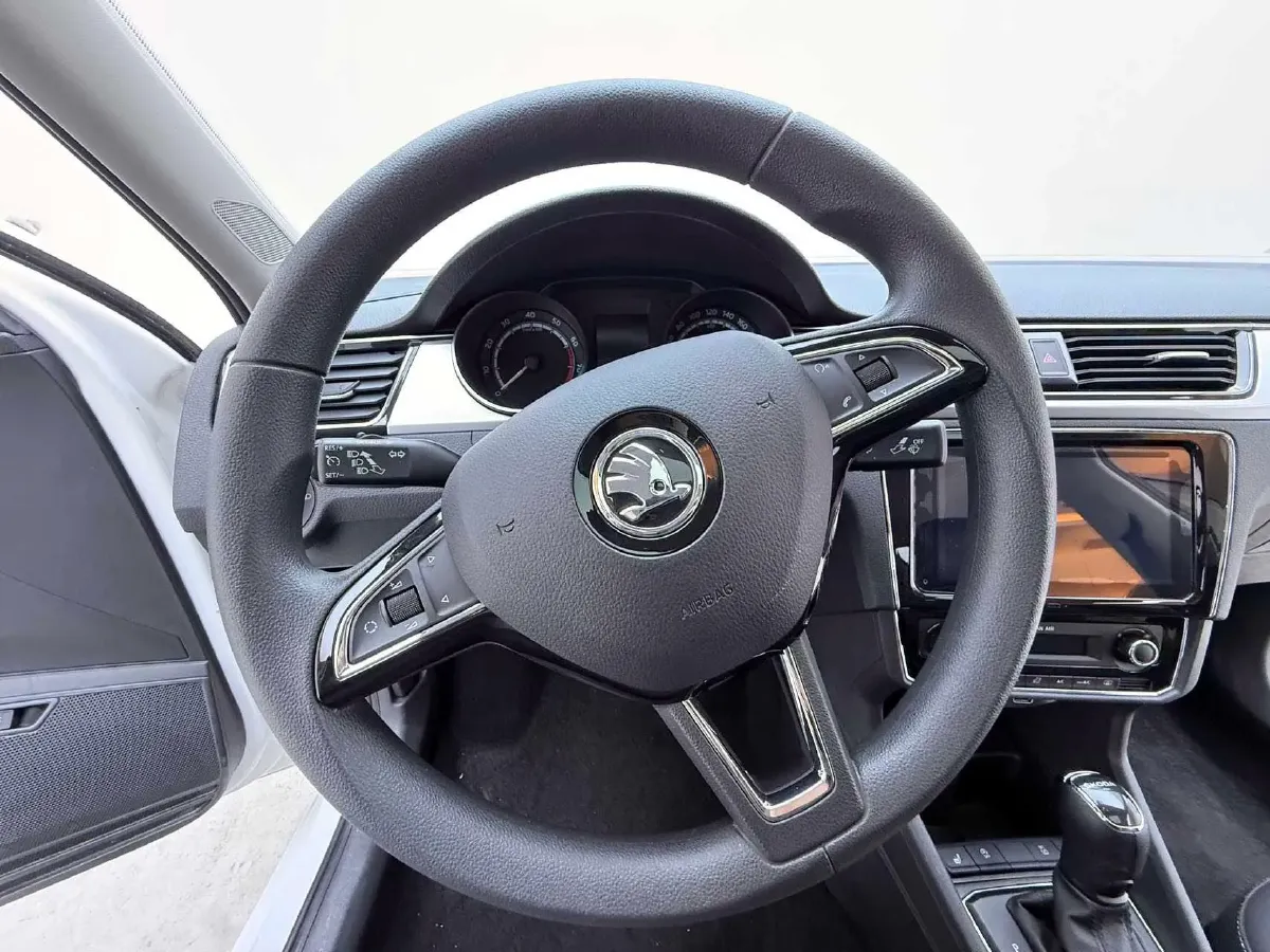 2022 Skoda Rapid 1.5L 112HP L4 6AT,autocango,china used car exporter,china ev exporter,chinese used car exporter,chinese used ev exporter