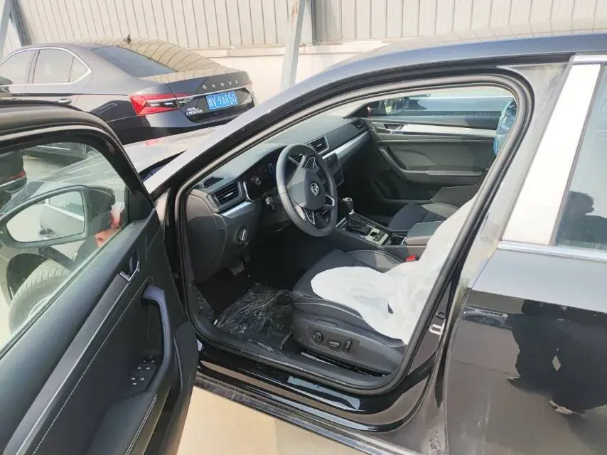 2024 Skoda Superb 1.4T 150HP L4 7DCT,autocango,china used car exporter,china ev exporter,chinese used car exporter,chinese used ev exporter