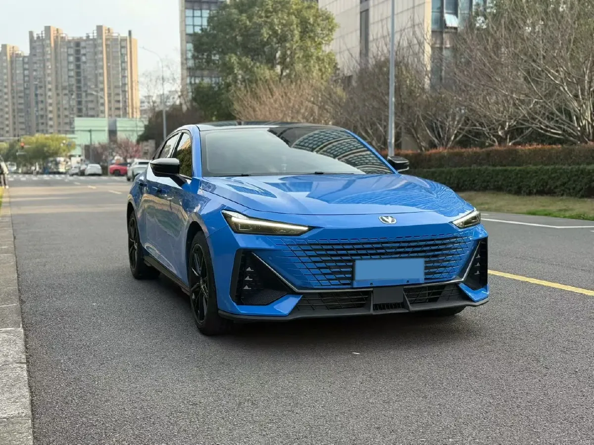 2022 ChangAn UNI-V 1.5T 188HP L4 7DCT,autocango,china used car exporter,china ev exporter,chinese used car exporter,chinese used ev exporter