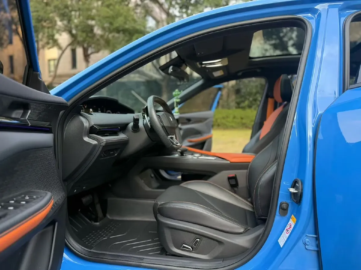 2022 ChangAn UNI-V 1.5T 188HP L4 7DCT,autocango,china used car exporter,china ev exporter,chinese used car exporter,chinese used ev exporter