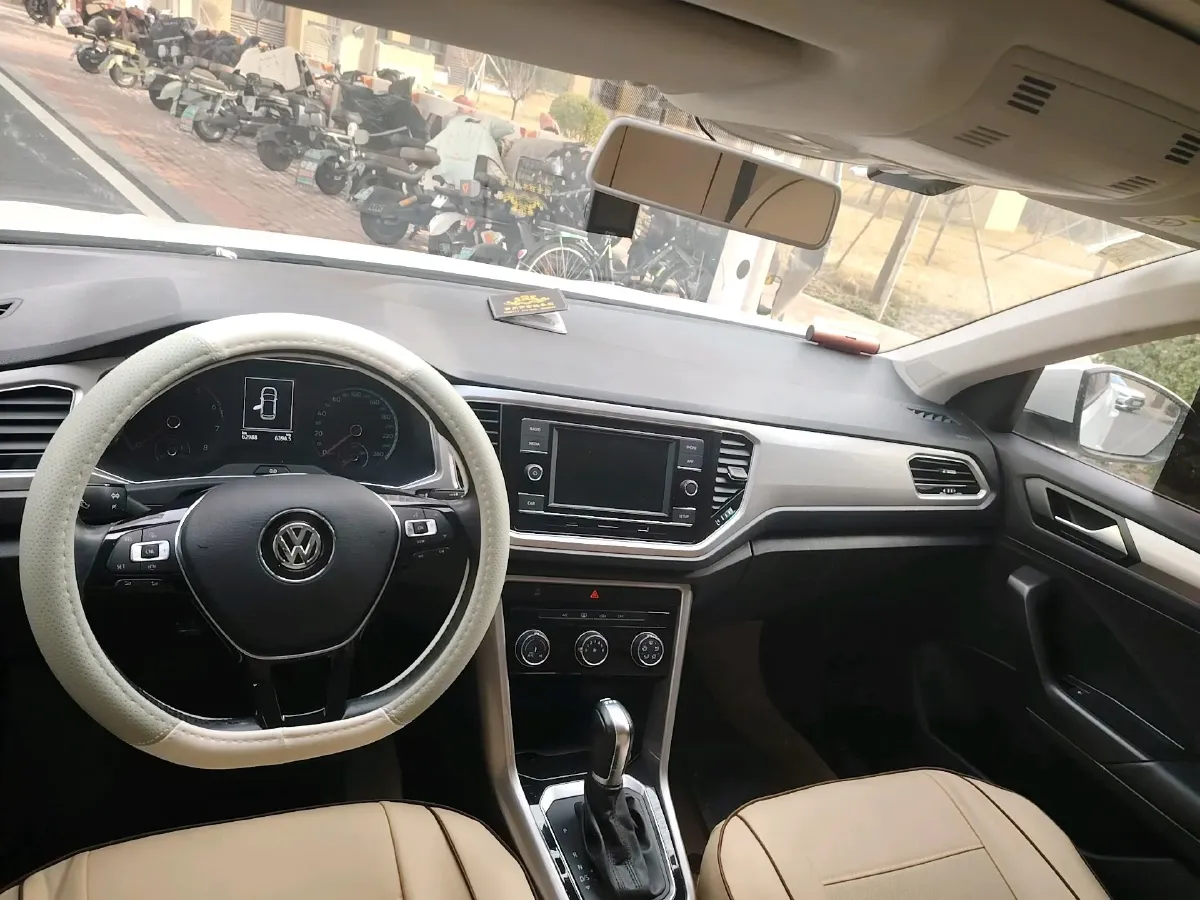 2020 Volkswagen T-Roc 1.4T 150HP L4 7DCT,autocango,china used car exporter,china ev exporter,chinese used car exporter,chinese used ev exporter