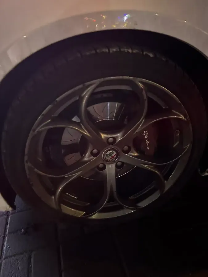 2017 Alfa Romeo Giulia 2.0T 280HP L4 8AT,autocango,china used car exporter,china ev exporter,chinese used car exporter,chinese used ev exporter