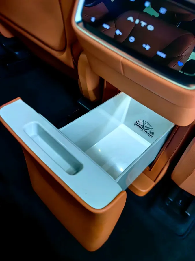 2024 AITO AITO M9 1.5T 152HP L4 REEV 42KWH,autocango,china used car exporter,china ev exporter,chinese used car exporter,chinese used ev exporter