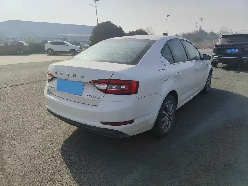 2019 Skoda Octavia 1.5L 116HP L4 6AT,autocango,china used car exporter,china ev exporter,chinese used car exporter,chinese used ev exporter