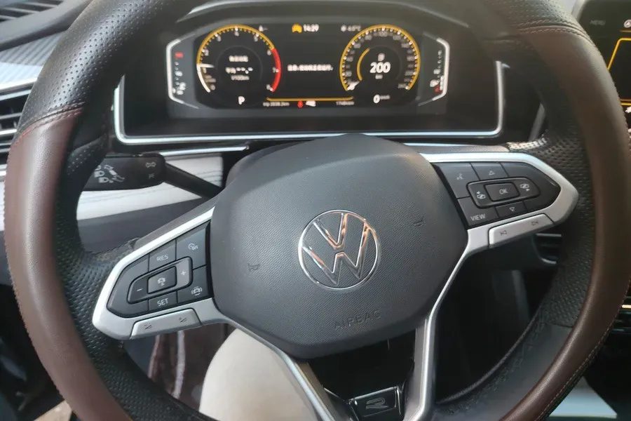 2024 Volkswagen Tiguan L 2.0T 186HP L4 7DCT,autocango,china used car exporter,china ev exporter,chinese used car exporter,chinese used ev exporter