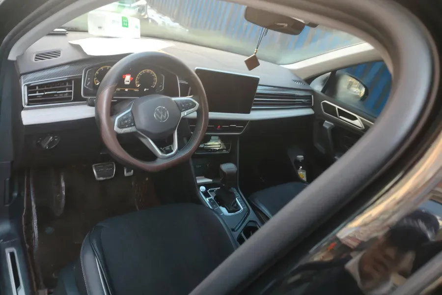 2024 Volkswagen Tiguan L 2.0T 186HP L4 7DCT,autocango,china used car exporter,china ev exporter,chinese used car exporter,chinese used ev exporter