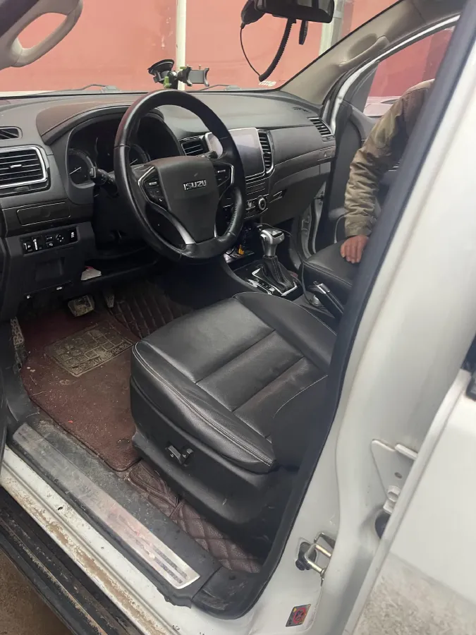 2017 Isuzu Mu-X 3.0T 177HP L4 6AT,autocango,china used car exporter,china ev exporter,chinese used car exporter,chinese used ev exporter