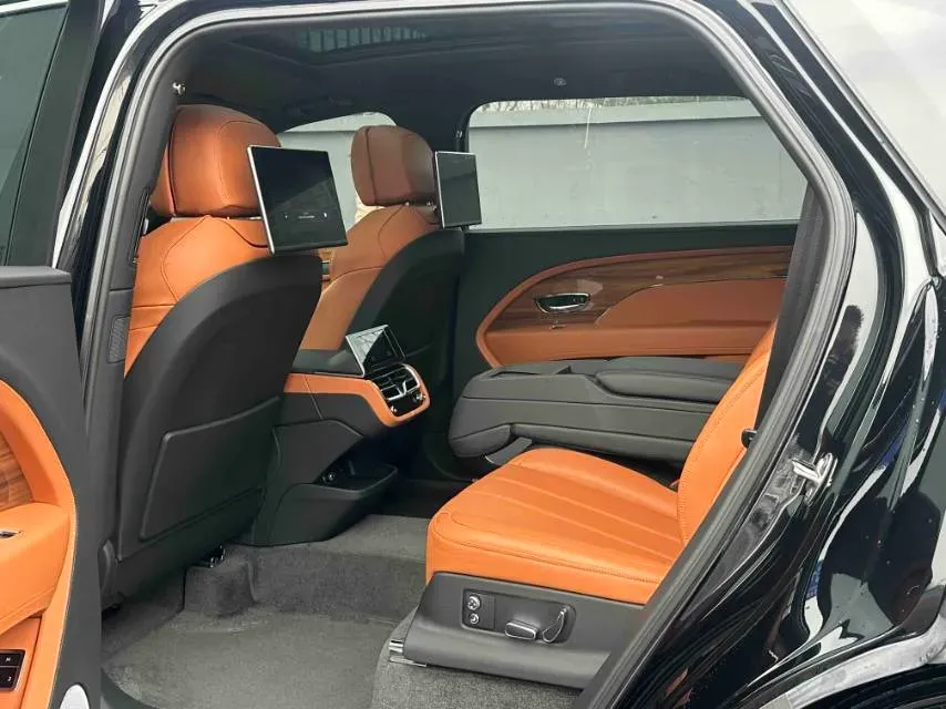 2024 Bentley Bentayga 4.0T 550HP V8 8AT,autocango,china used car exporter,china ev exporter,chinese used car exporter,chinese used ev exporter