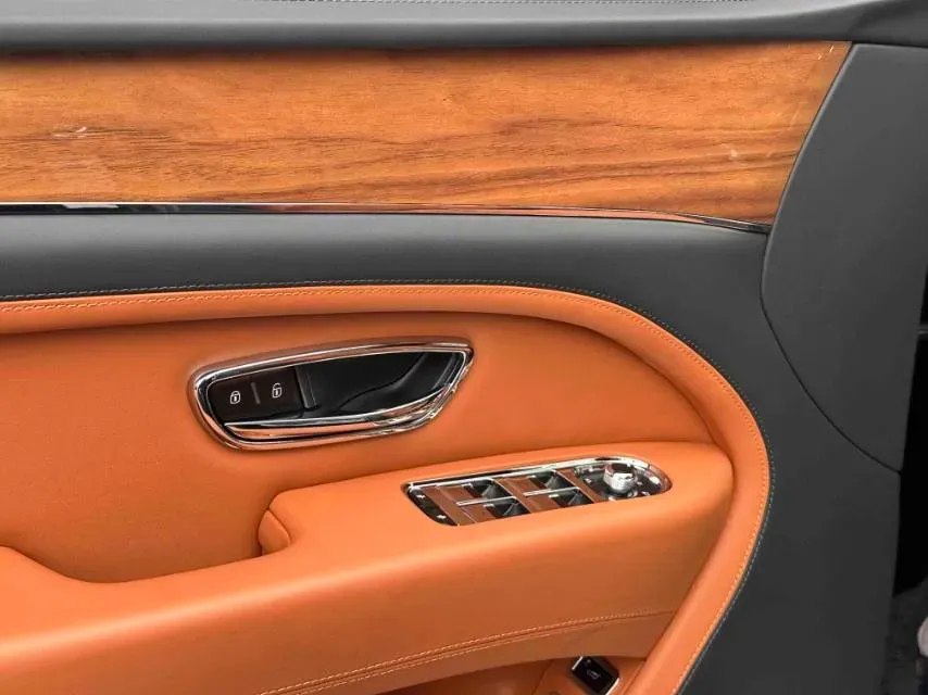2024 Bentley Bentayga 4.0T 550HP V8 8AT,autocango,china used car exporter,china ev exporter,chinese used car exporter,chinese used ev exporter