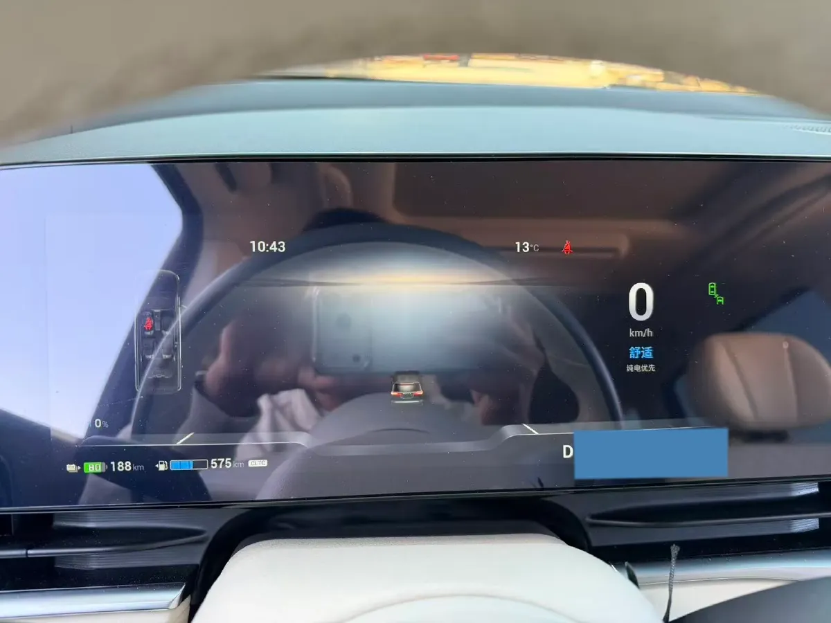 2024 Voyah Dream 1.5T 150HP L4 PHEV 43KWH,autocango,china used car exporter,china ev exporter,chinese used car exporter,chinese used ev exporter