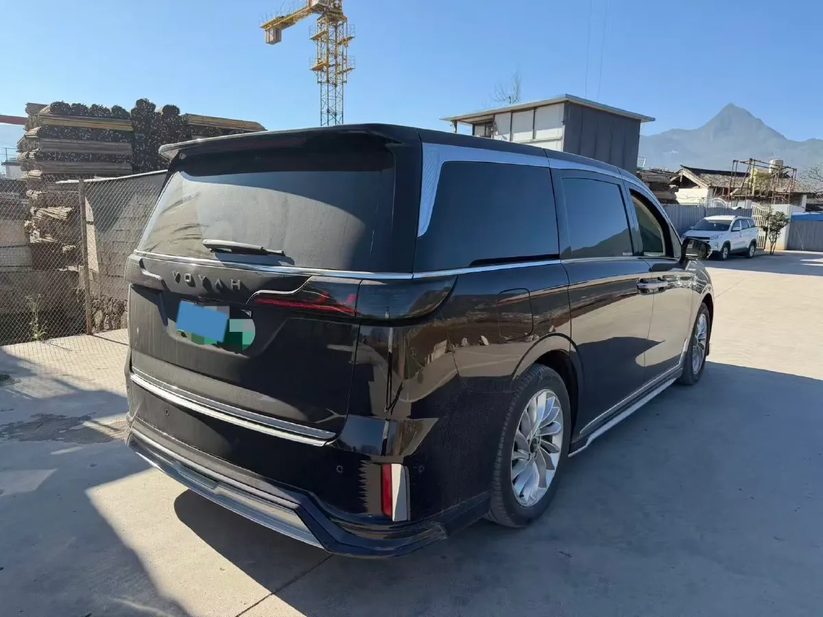2024 Voyah Dream 1.5T 150HP L4 PHEV 43KWH,autocango,china used car exporter,china ev exporter,chinese used car exporter,chinese used ev exporter