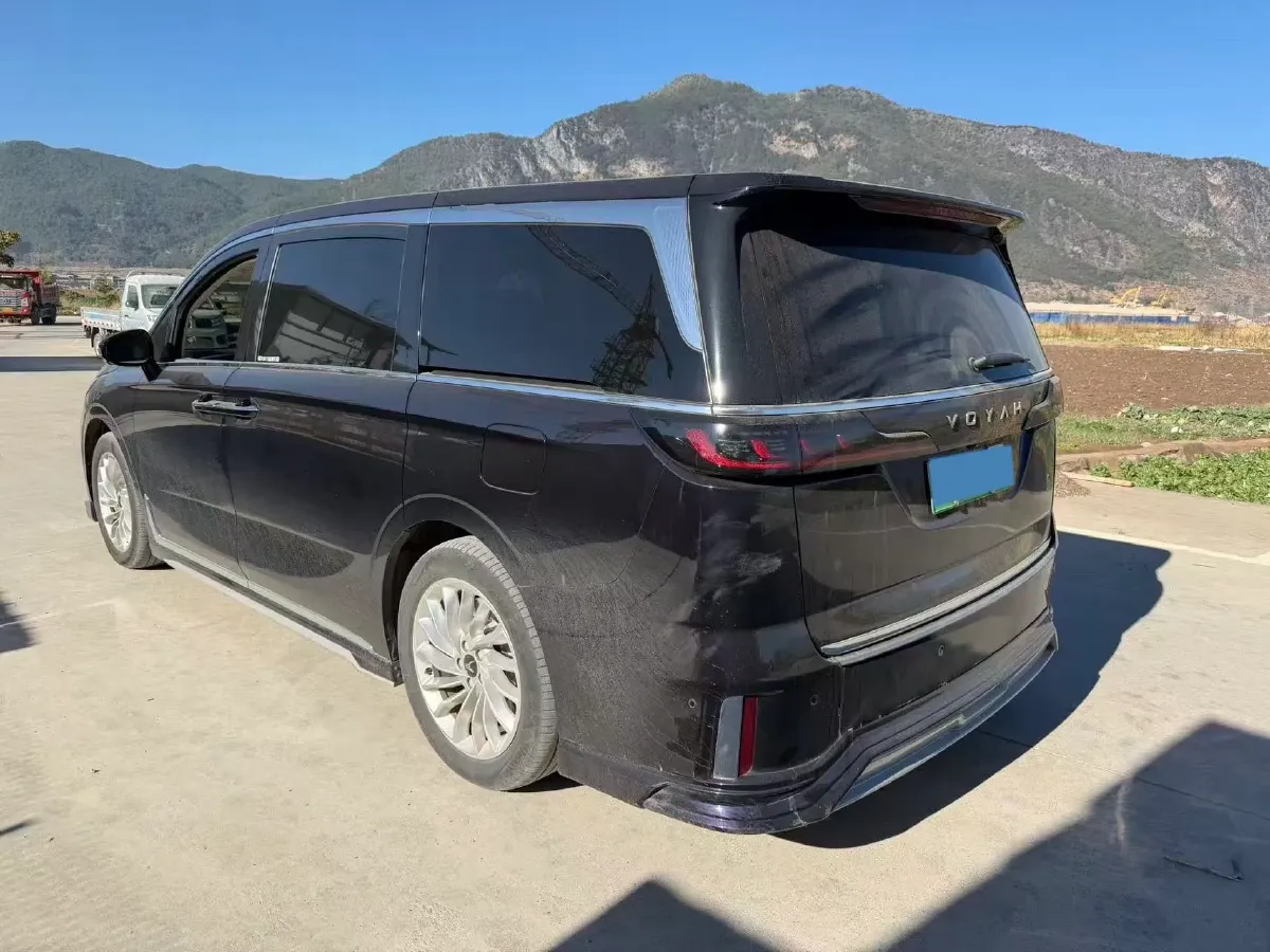 2024 Voyah Dream 1.5T 150HP L4 PHEV 43KWH,autocango,china used car exporter,china ev exporter,chinese used car exporter,chinese used ev exporter