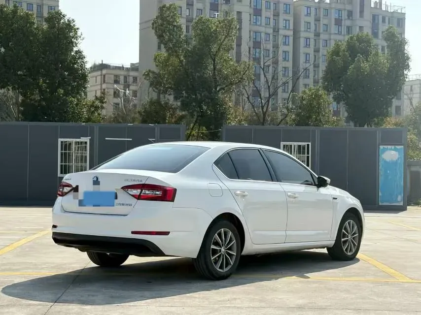 2019 Skoda Octavia 1.5L 116HP L4 6AT,autocango,china used car exporter,china ev exporter,chinese used car exporter,chinese used ev exporter