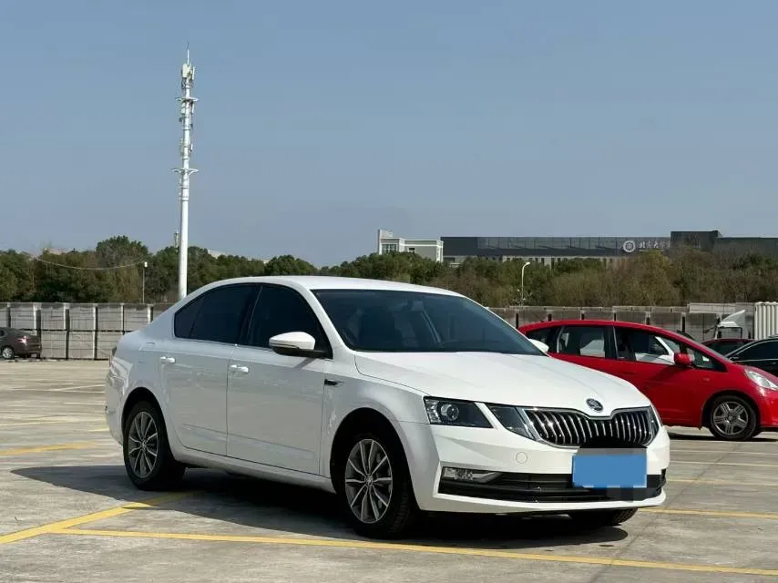 2019 Skoda Octavia 1.5L 116HP L4 6AT,autocango,china used car exporter,china ev exporter,chinese used car exporter,chinese used ev exporter