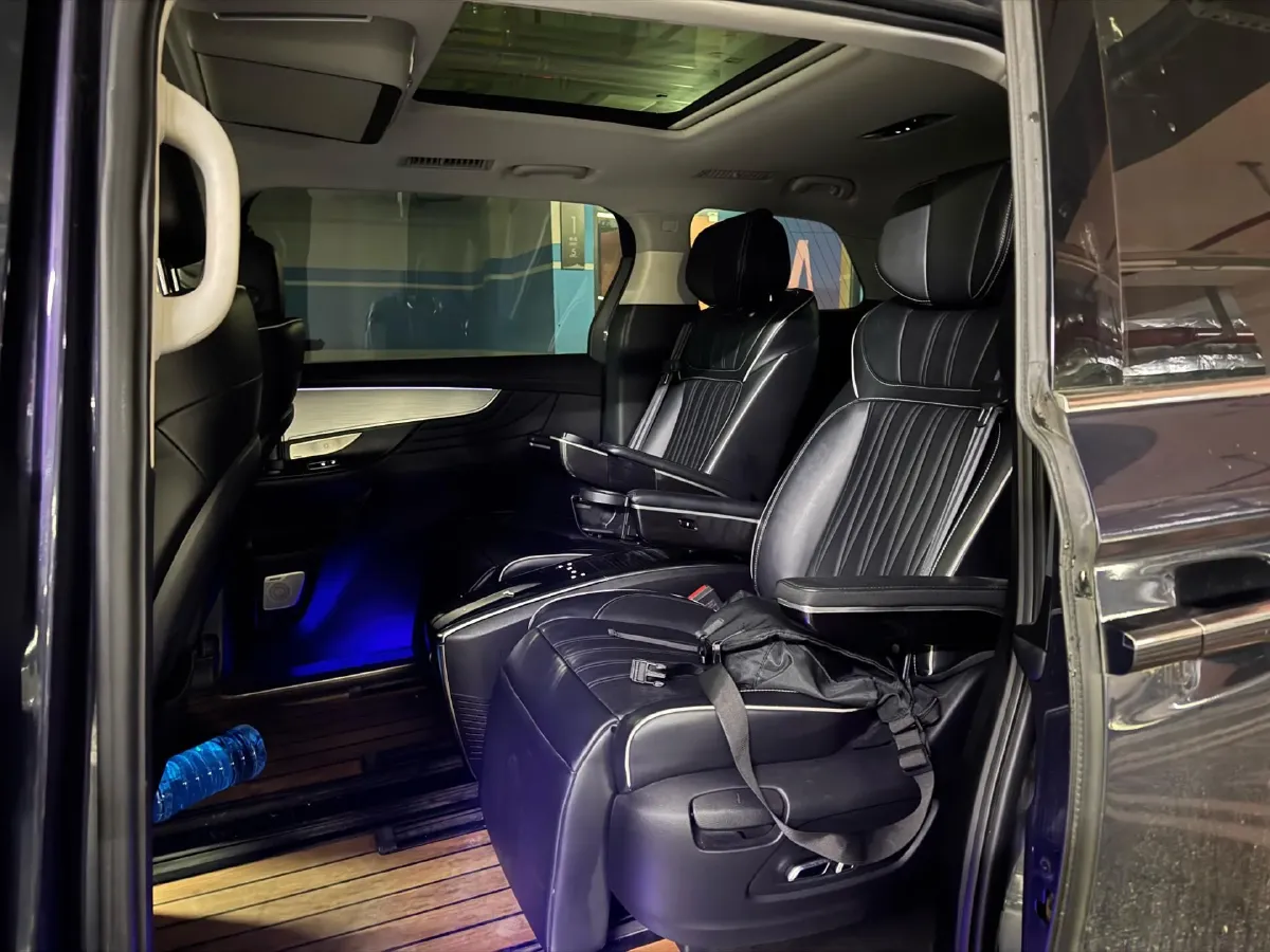 2021 Roewe iMAX8 2.0T 234HP L4 8AT,autocango,china used car exporter,china ev exporter,chinese used car exporter,chinese used ev exporter