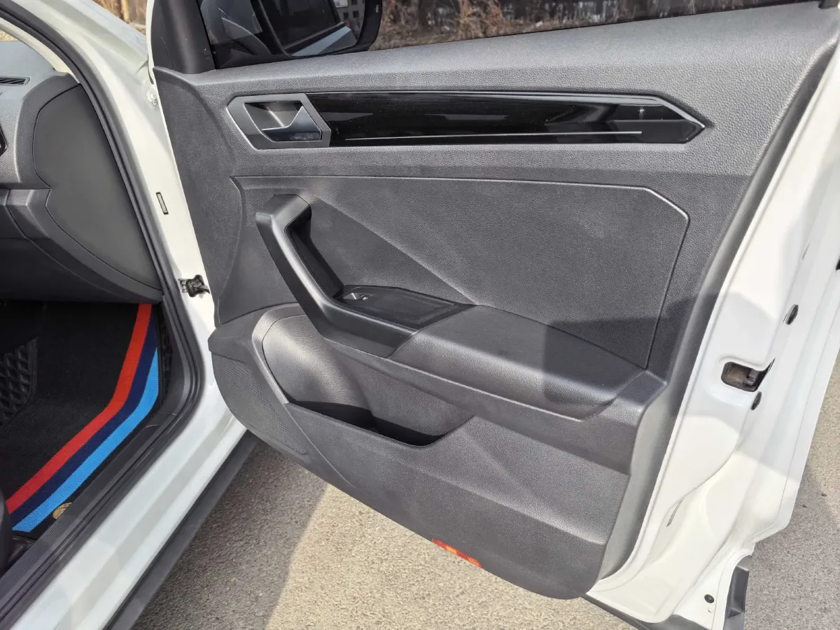 2022 Volkswagen T-Roc 1.4T 150HP L4 7DCT,autocango,china used car exporter,china ev exporter,chinese used car exporter,chinese used ev exporter