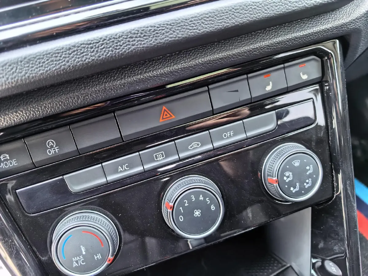 2022 Volkswagen T-Roc 1.4T 150HP L4 7DCT,autocango,china used car exporter,china ev exporter,chinese used car exporter,chinese used ev exporter