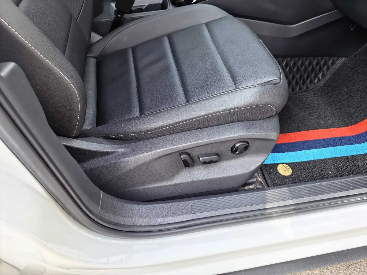 2022 Volkswagen T-Roc 1.4T 150HP L4 7DCT,autocango,china used car exporter,china ev exporter,chinese used car exporter,chinese used ev exporter