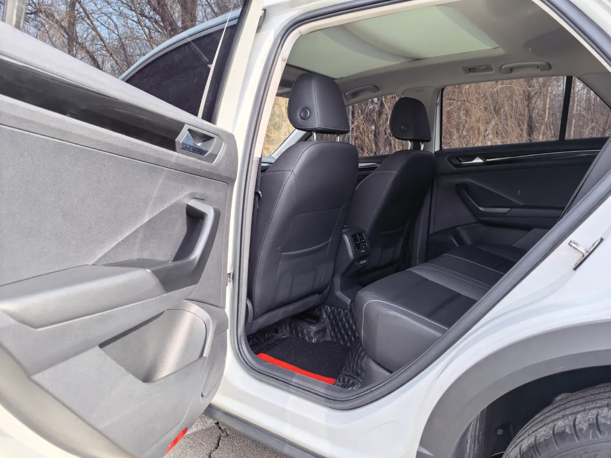 2022 Volkswagen T-Roc 1.4T 150HP L4 7DCT,autocango,china used car exporter,china ev exporter,chinese used car exporter,chinese used ev exporter