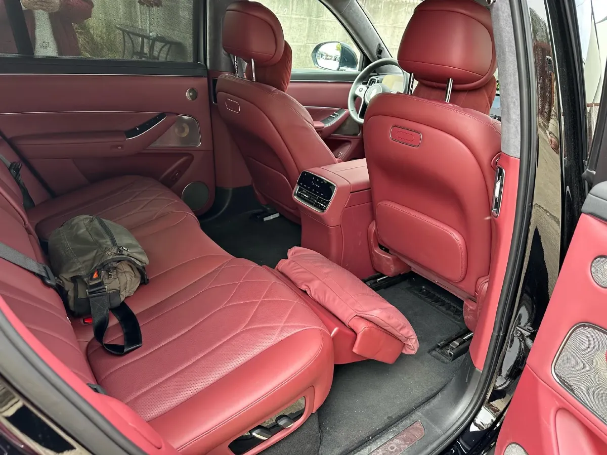 2025 AITO AITO M8 REEV 160HP REEV 53.4KWH,autocango,china used car exporter,china ev exporter,chinese used car exporter,chinese used ev exporter