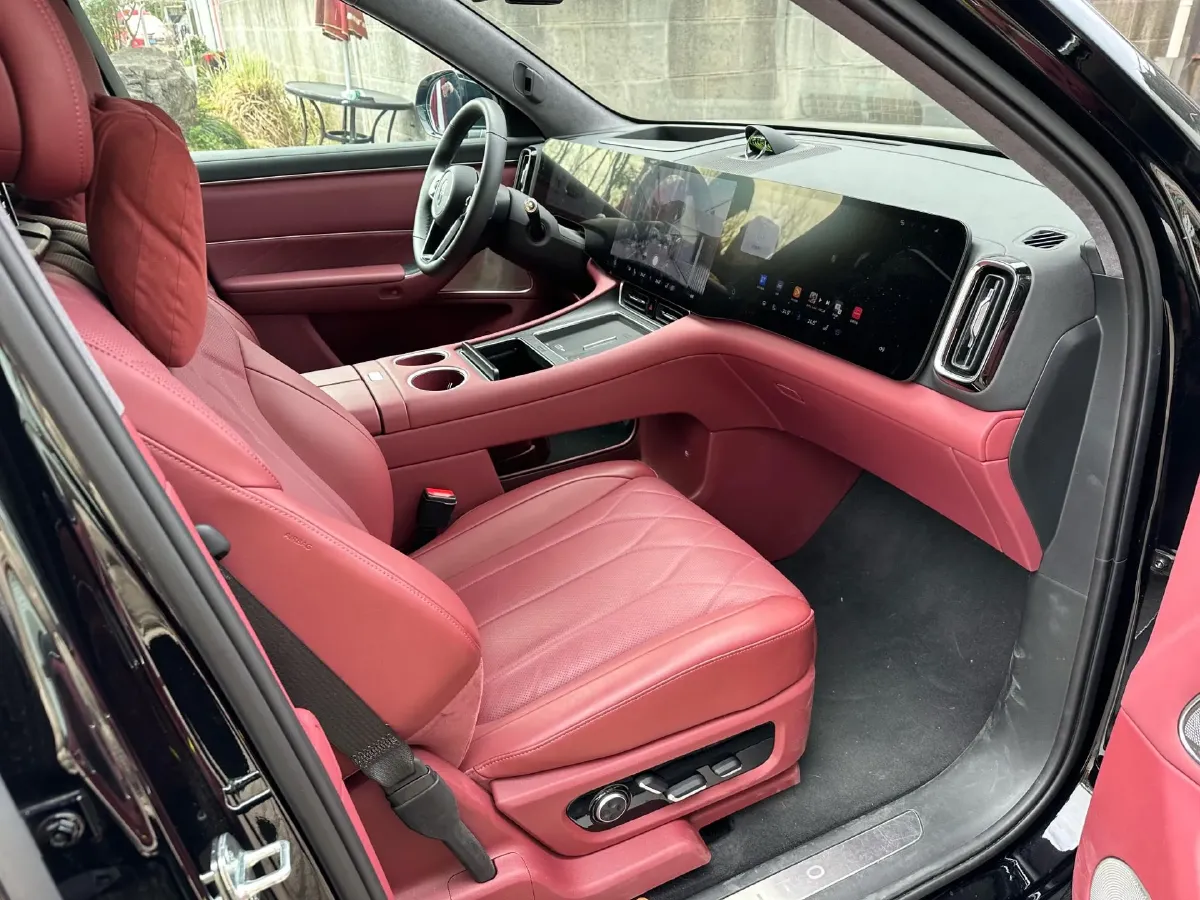 2025 AITO AITO M8 REEV 160HP REEV 53.4KWH,autocango,china used car exporter,china ev exporter,chinese used car exporter,chinese used ev exporter