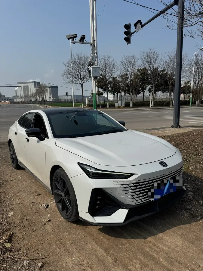 2022 ChangAn UNI-V 1.5T 188HP L4 7DCT,autocango,china used car exporter,china ev exporter,chinese used car exporter,chinese used ev exporter