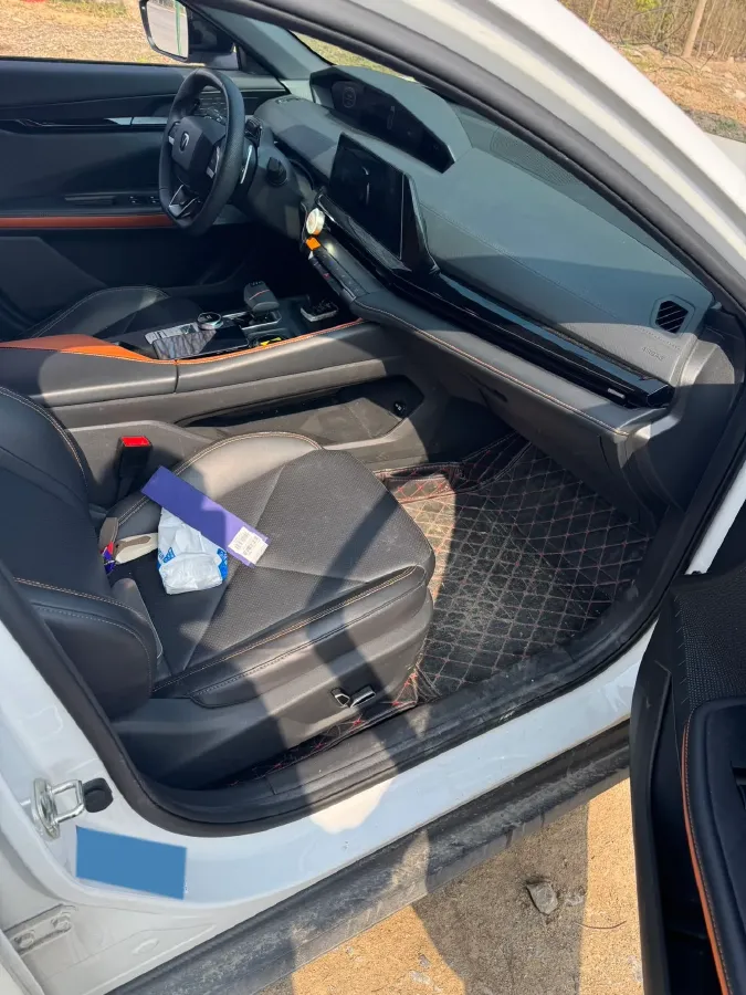 2022 ChangAn UNI-V 1.5T 188HP L4 7DCT,autocango,china used car exporter,china ev exporter,chinese used car exporter,chinese used ev exporter