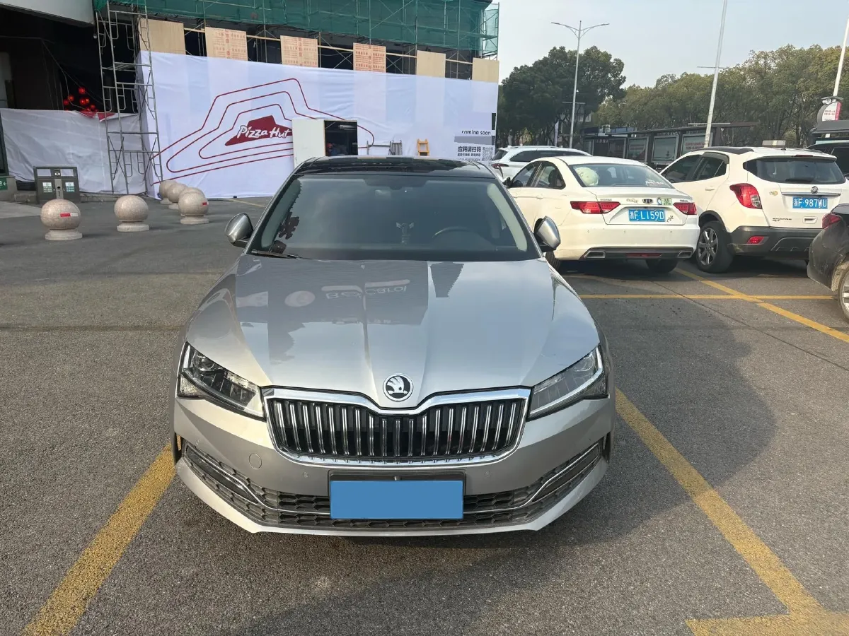 2019 Skoda Superb 2.0T 186HP L4 7DCT,autocango,china used car exporter,china ev exporter,chinese used car exporter,chinese used ev exporter
