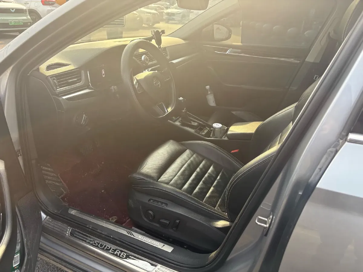 2019 Skoda Superb 2.0T 186HP L4 7DCT,autocango,china used car exporter,china ev exporter,chinese used car exporter,chinese used ev exporter