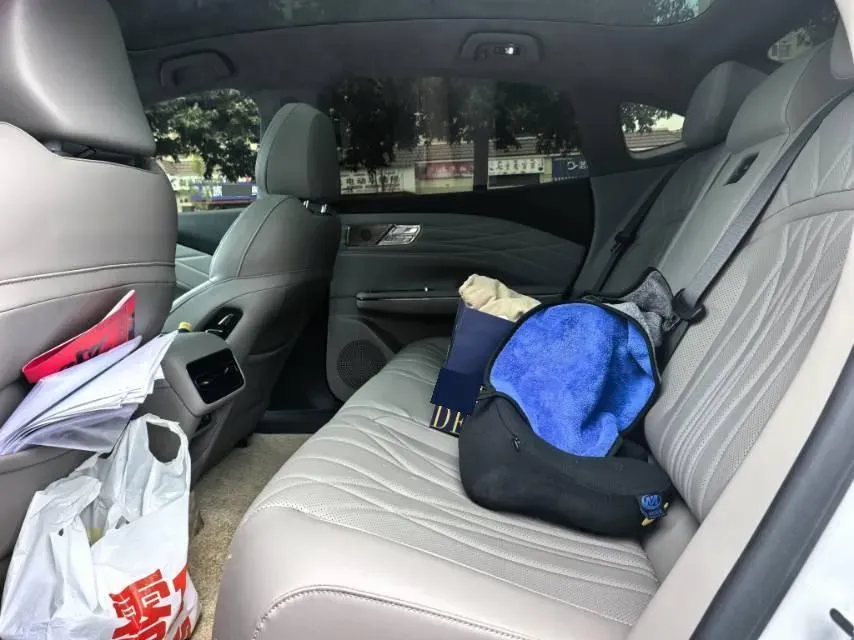 2025 Geely Galaxy Starshine 8 1.5T 163HP L4 3DHT PHEV 27.69KWH,autocango,china used car exporter,china ev exporter,chinese used car exporter,chinese used ev exporter