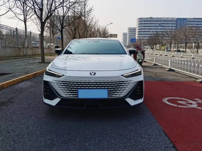 2023 ChangAn UNI-V 1.5T 188HP L4 7DCT,autocango,china used car exporter,china ev exporter,chinese used car exporter,chinese used ev exporter