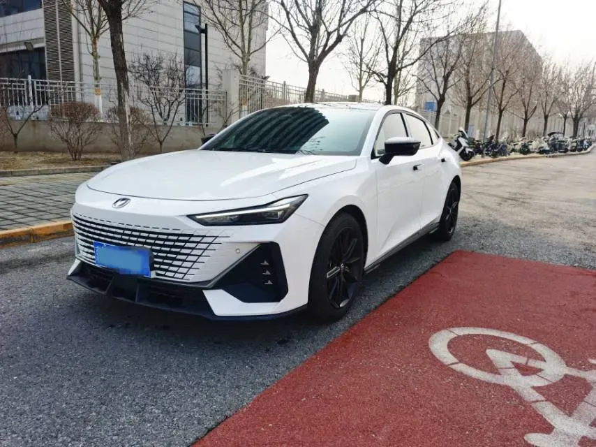 2023 ChangAn UNI-V 1.5T 188HP L4 7DCT,autocango,china used car exporter,china ev exporter,chinese used car exporter,chinese used ev exporter